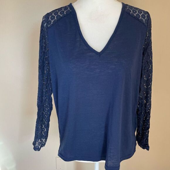 Shein| Medium| Soft|Crotchet knit| Floral - Picture 12 of 16